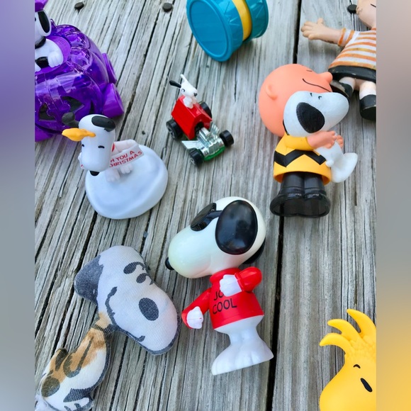 Lot Vintage PEANUTS Snoopy Charlie Brown & Gang Toys Figures Tin Outfit 50s 60s - Picture 4 of 13